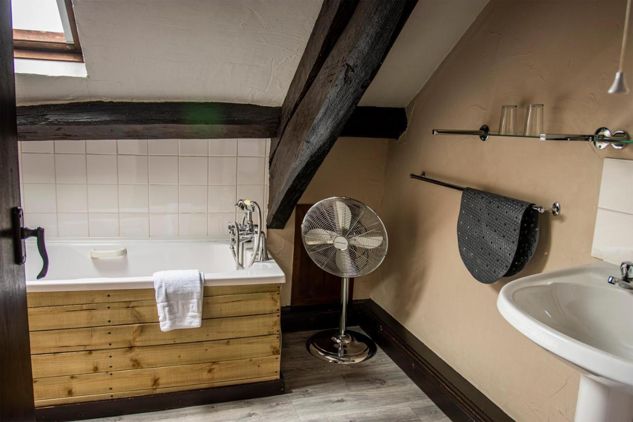 White Hart Inn Bouth Eksteriør billede