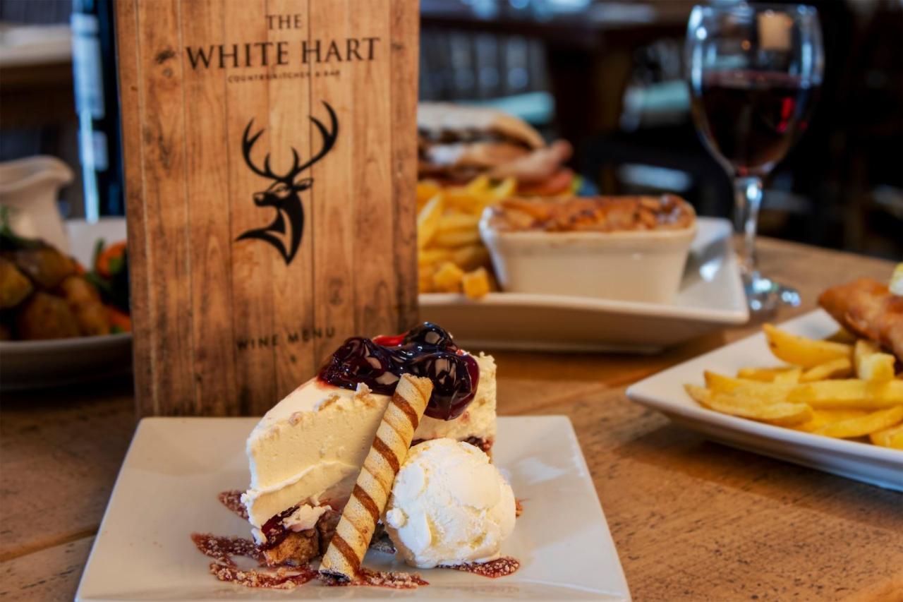 White Hart Inn Bouth Eksteriør billede