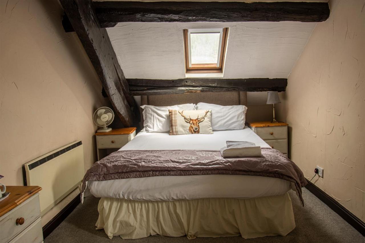 White Hart Inn Bouth Eksteriør billede